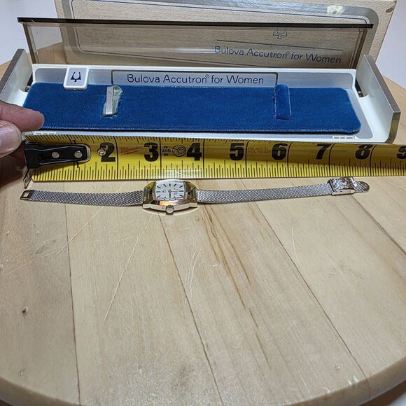 Vintage 1975 Bulova Accutron For Women With Original Case And Box *NOT RUNNING* - Picture 7 of 8